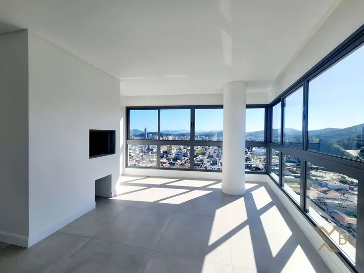 Home Square Residence - Apartamento com 4 Dormitórios à Venda no Centro de Balneário Camboriú