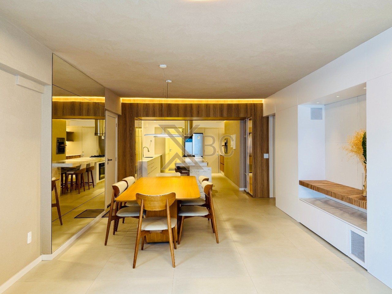 Edifício Imperatriz - Apartamento Frente Mar no Centro de Balneário Camboriú