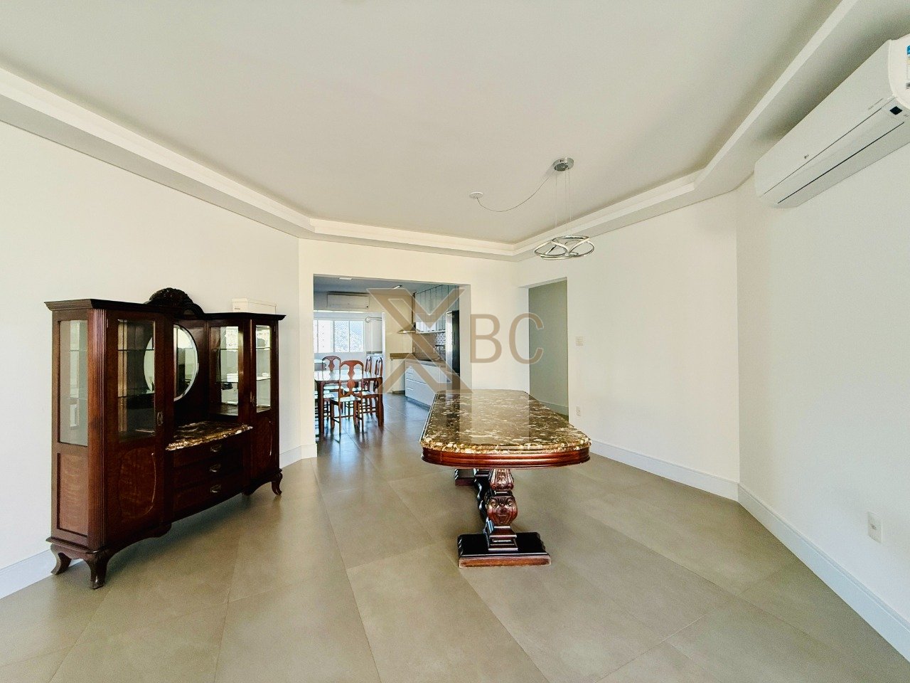 Edifício Ivo Mario Trombini - Apartamento na Avenida Brasil em Balneário Camboriú