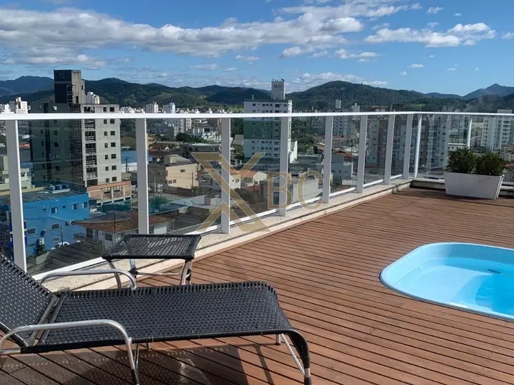 Edifício Alpha Uno - Apartamento com 3 suítes no Centro de Camboriú