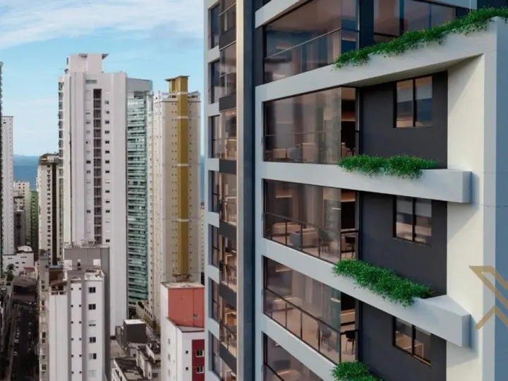 Apartamento à venda com três suítes, duas vagas de garagem no Centro de Balneário Camboriú!