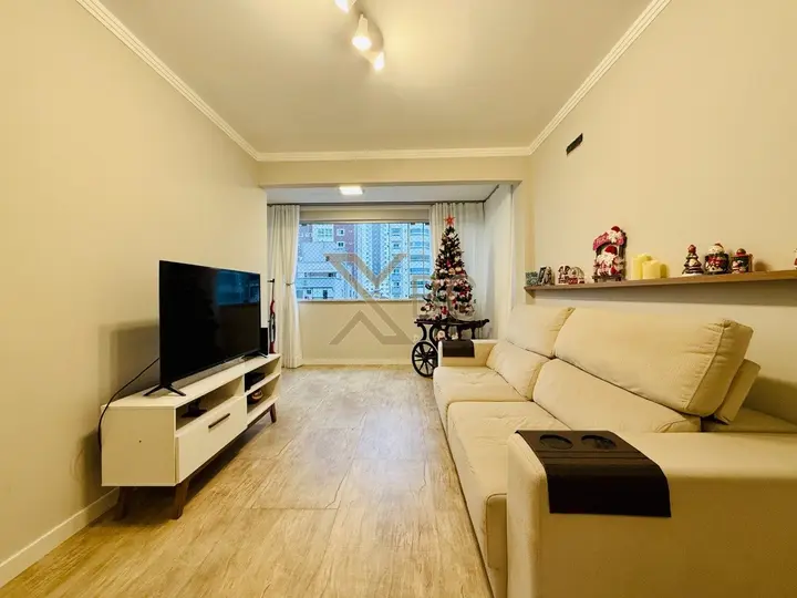 Edifício Residencial Laryane - Centro | Apartamento à venda com 2 dormitórios a 500m da praia em Balneário Camboriú