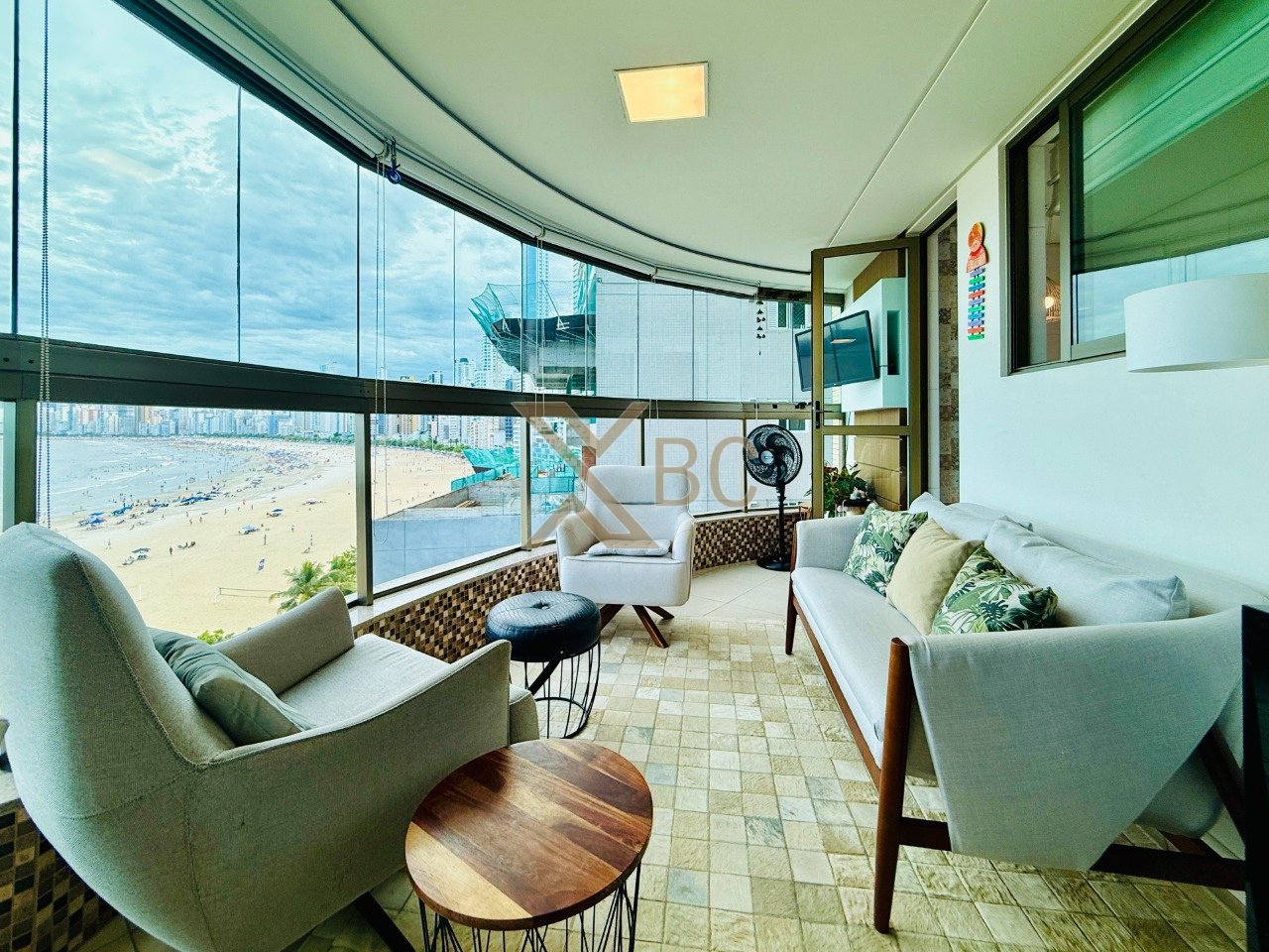 Apartamento Frente Mar no Arc de Triomphe com Vista Roda Gigante - BC