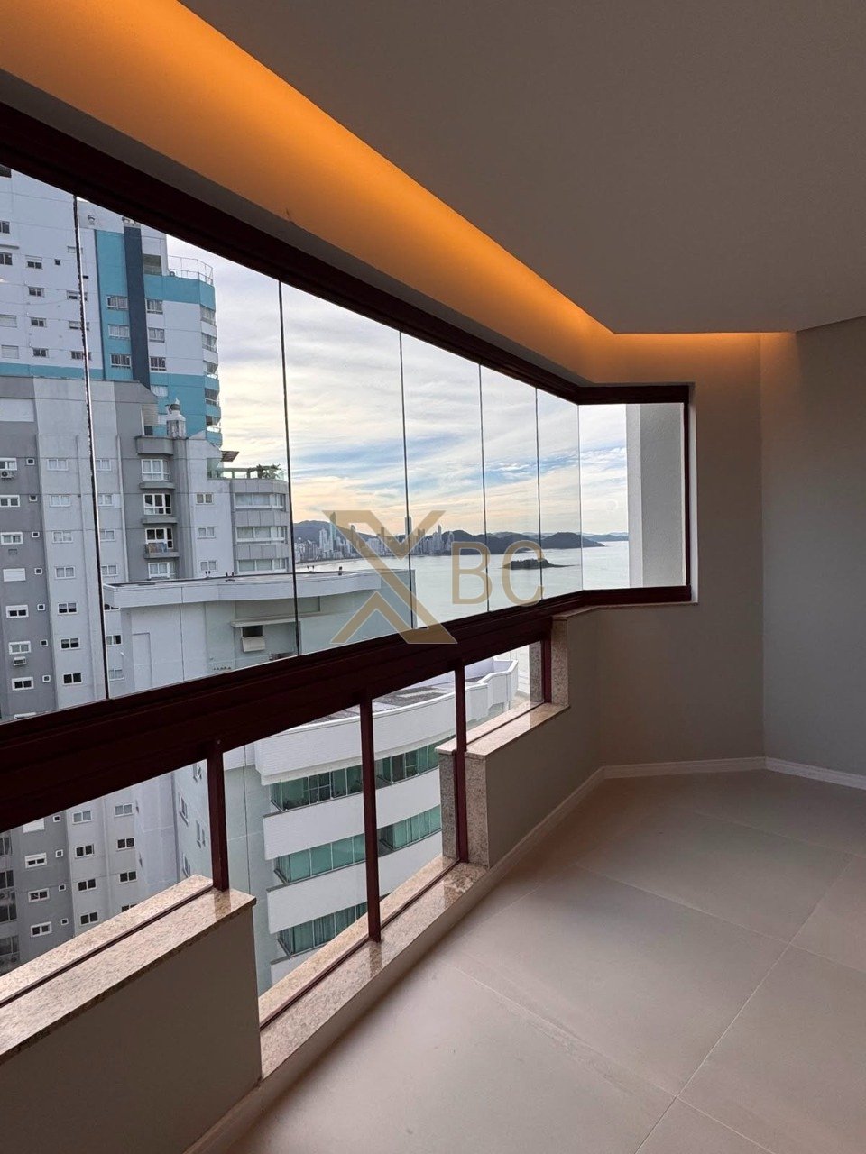 Condomínio Residencial Notre Dame - Apartamento frente mar em Balneário Camboriú