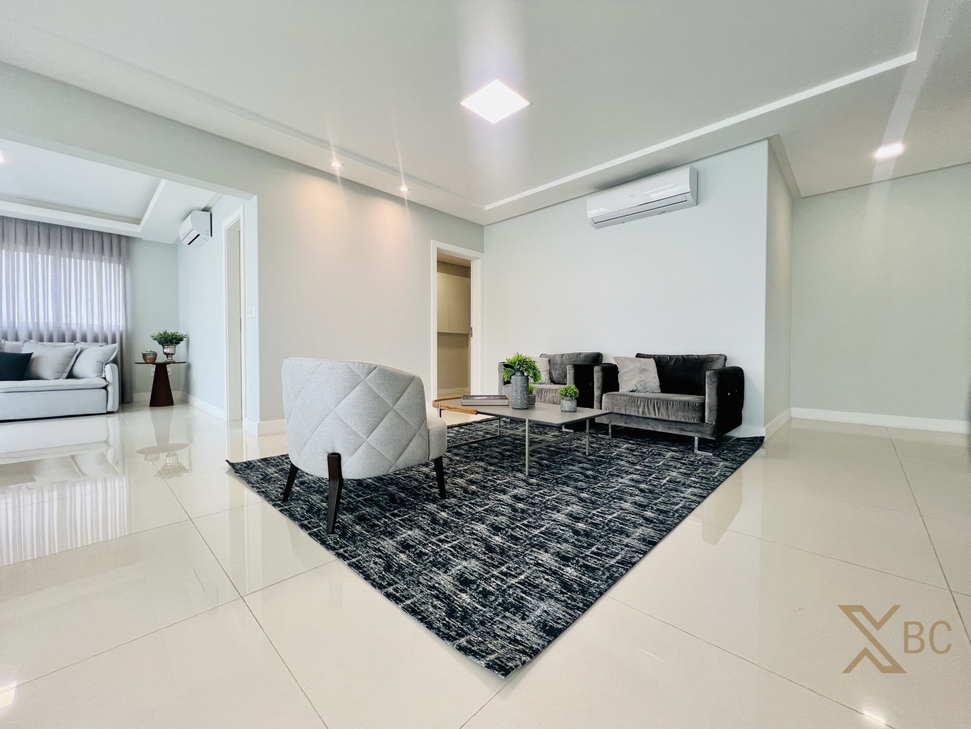 Ilha de Symi - Apartamento Mobiliado Quadra Mar à Venda no Centro de Balneário Camboriú
