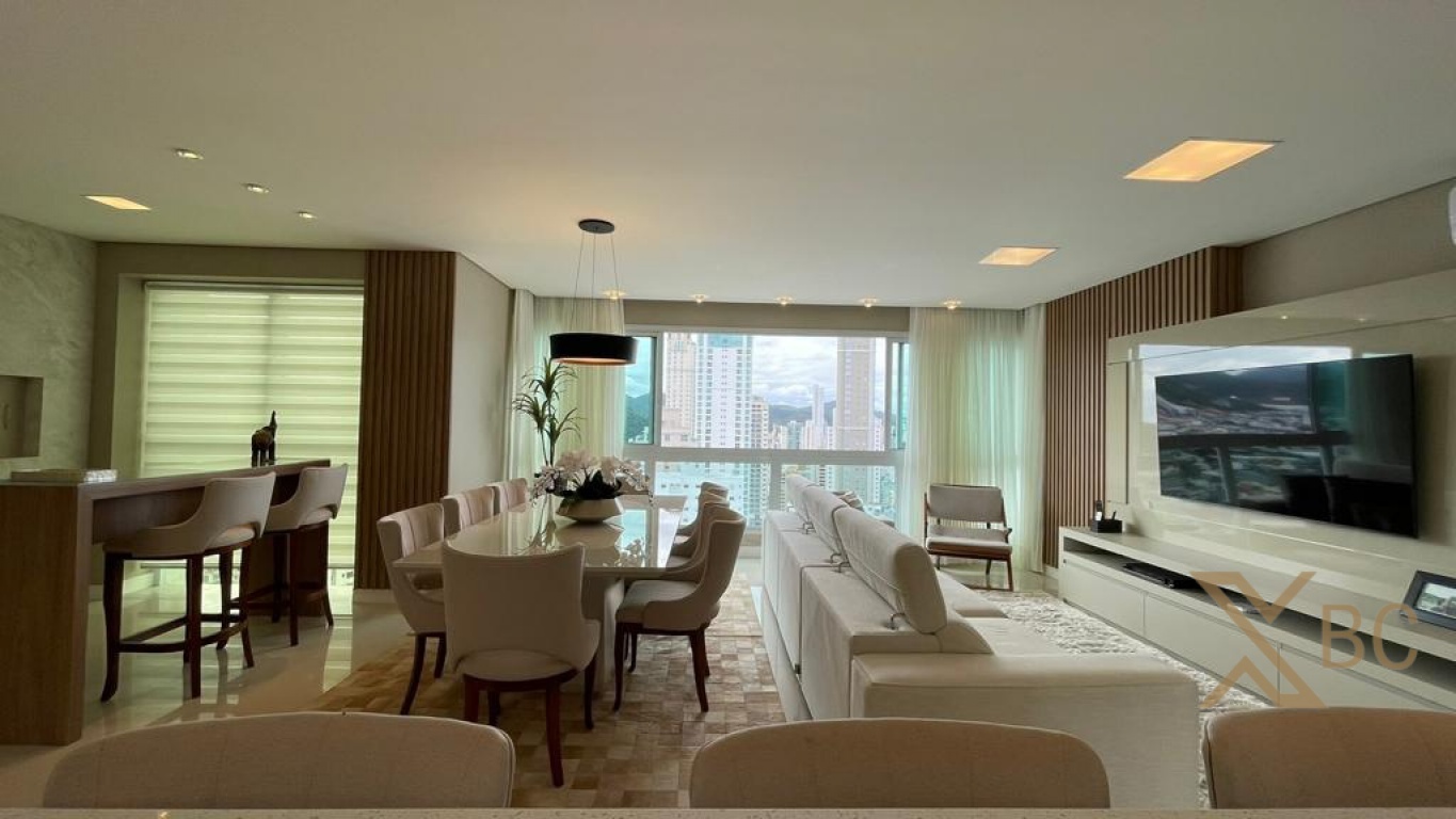 Apartamento à Venda no Edifício Puerto Velero - 4 Dormitórios, 3 Vagas, Centro de Balneário Camboriú