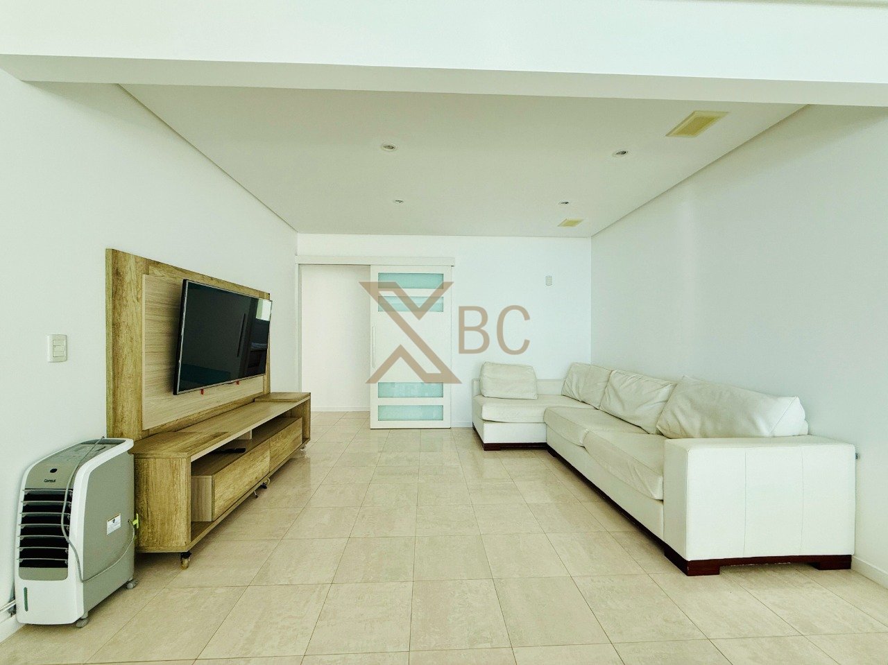 Descubra o Unique Residence, um incrível apartamento à venda na quadra do mar, no Centro de Balneário Camboriú.
