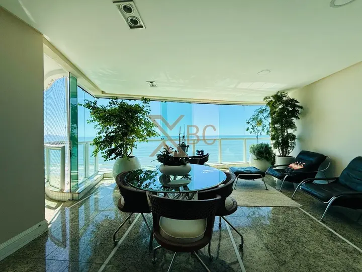 Edifício Saint Antoine - Apartamento de luxo com 4 suítes e 4 vagas no Centro de Balneário Camboriú