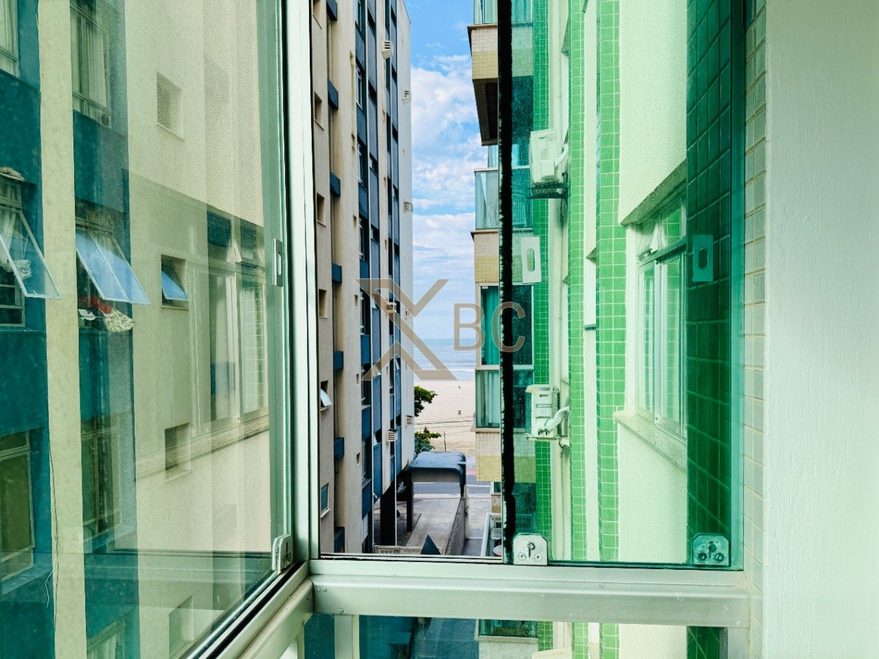 Apartamento Mobiliado à Venda no Edifício Albany - Avenida Atlântica, Balneário Camboriú