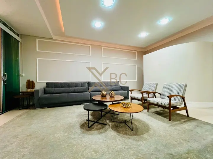 Edifício Petrópolis - Apartamento com 3 suítes, vista mar e churrasqueira no Centro de Balneário Camboriú