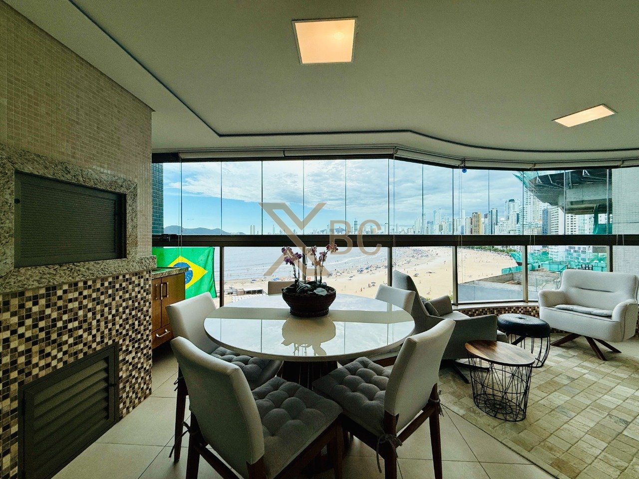 Apartamento Frente Mar no Arc de Triomphe com Vista Roda Gigante - BC