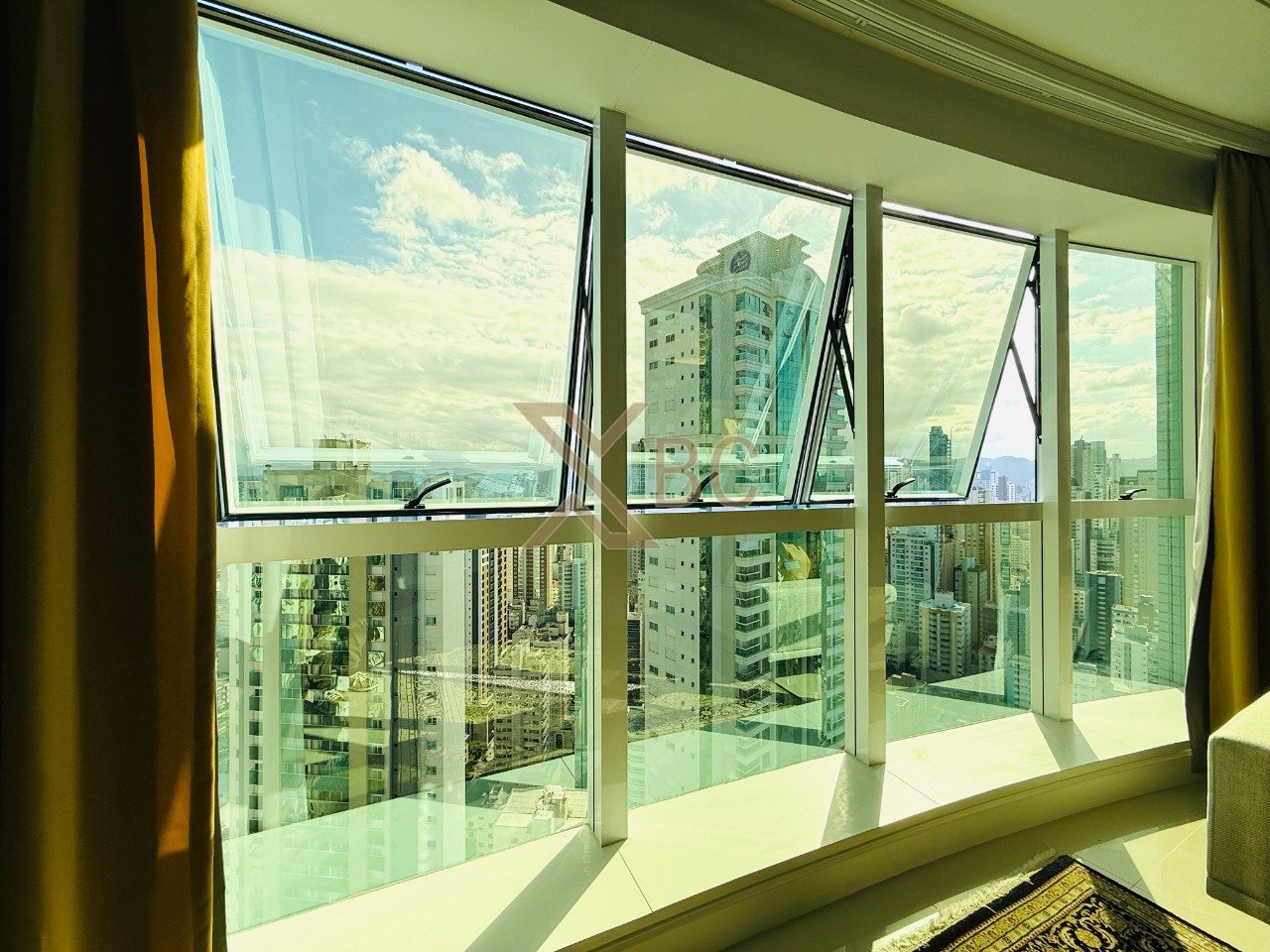 Apartamento Padrão Embraed à Venda na Avenida Brasil | Edifício Alexandria no Centro de Balneário Camboriú