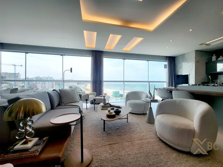 Apartamento frente mar à venda, mobiliado com 04 suítes e 03 vagas de garagem na Praia Brava/ Itajaí.