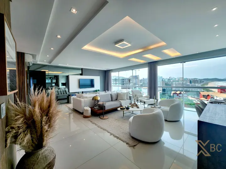 Apartamento frente mar à venda, mobiliado com 04 suítes e 03 vagas de garagem na Praia Brava/ Itajaí.