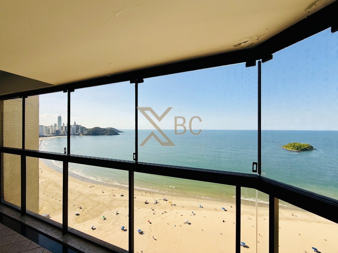 Apartamento com vista panorâmica do mar no Edifício Cosmos em Balneário Camboriú