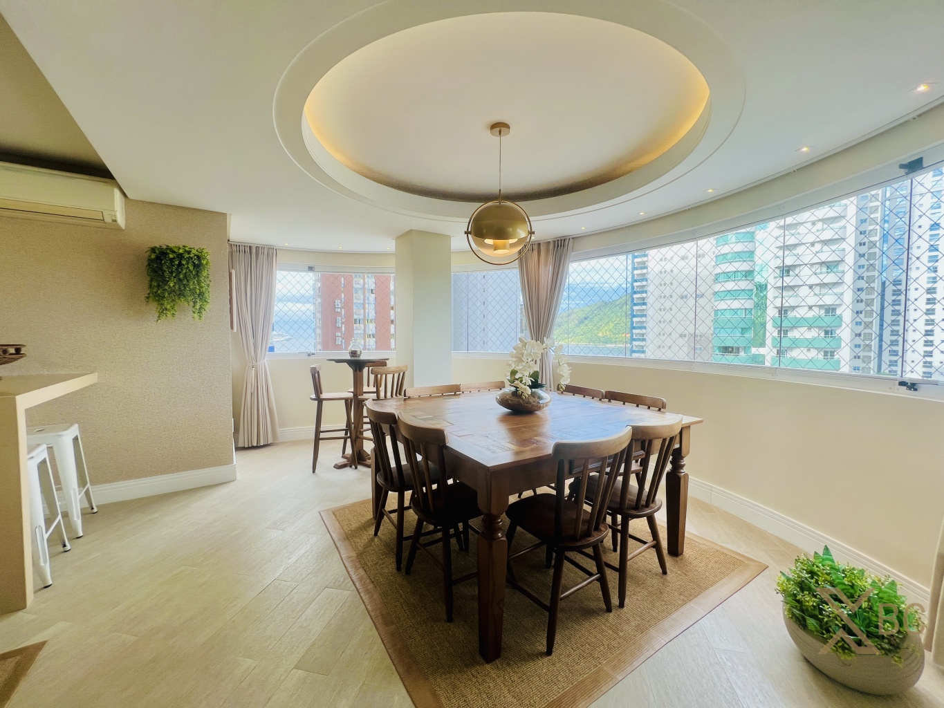 Mendelssohn - Barra Sul | Apartamento quadra mar mobiliado com 3 suítes e 4 vagas em Balneário Camboriú