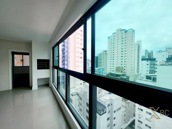 Apartamento à Venda no Edifício Agatha Christie - 3 Suítes, 3 Vagas e Lazer Completo no Centro de Balneário Camboriú