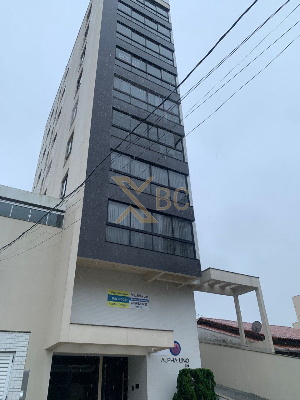 Edifício Alpha Uno - Apartamento com 3 suítes no Centro de Camboriú