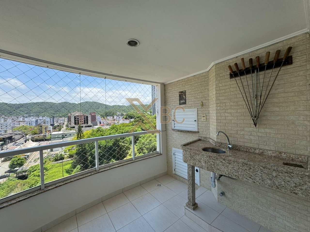 Apartamento à Venda no Residencial Moradas do Bosque - 2 Dormitórios (1 Suíte) no Centro de Balneário Camboriú