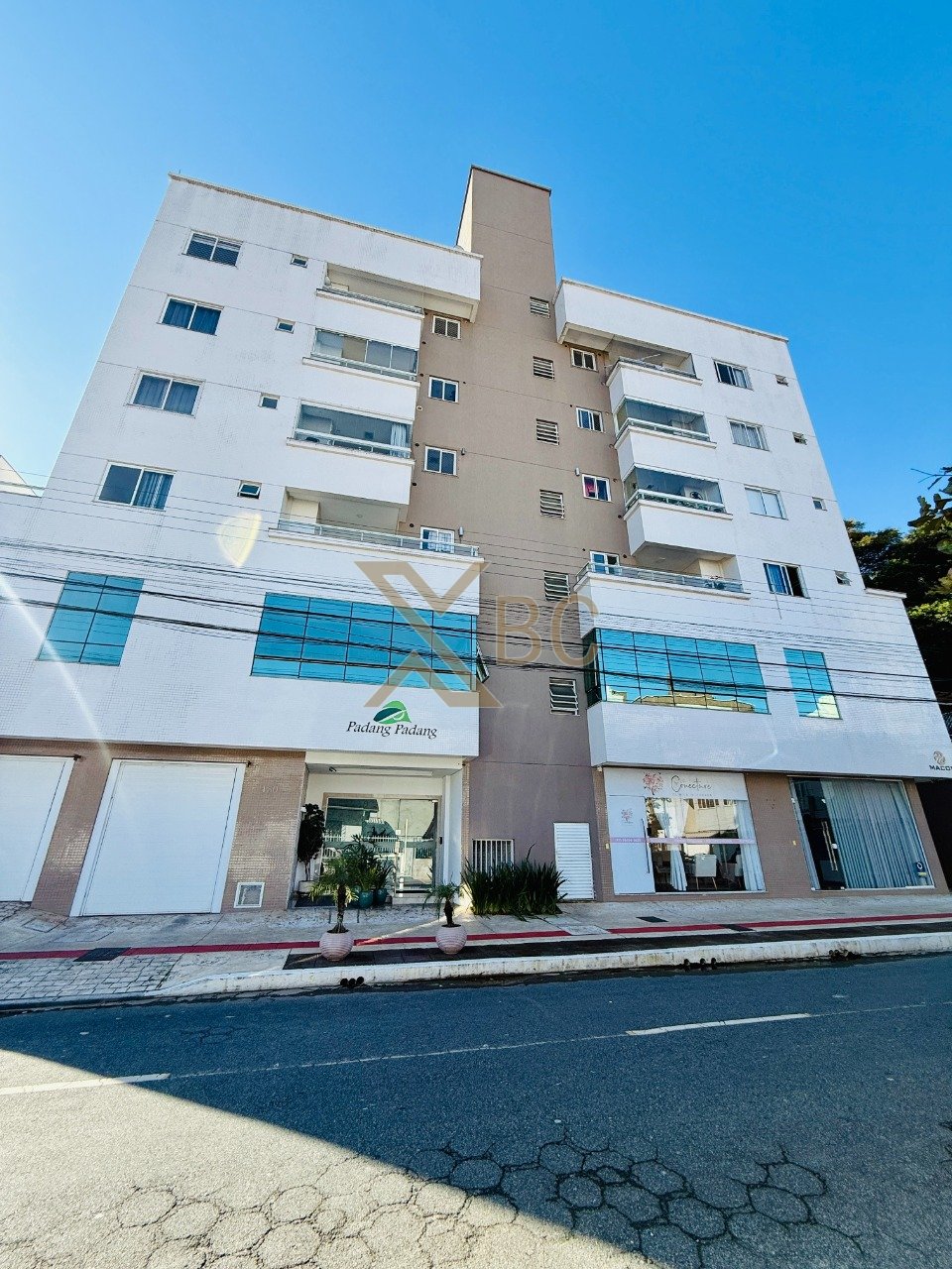 Edifício Padang Padang - Apartamento com 3 dormitórios no Bairro das Nações, Balneário Camboriú