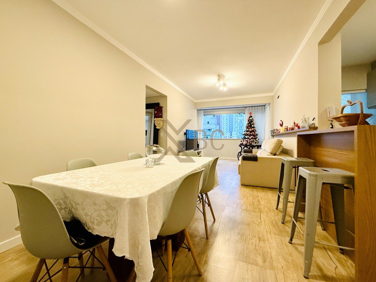 Edifício Residencial Laryane - Centro | Apartamento à venda com 2 dormitórios a 500m da praia em Balneário Camboriú