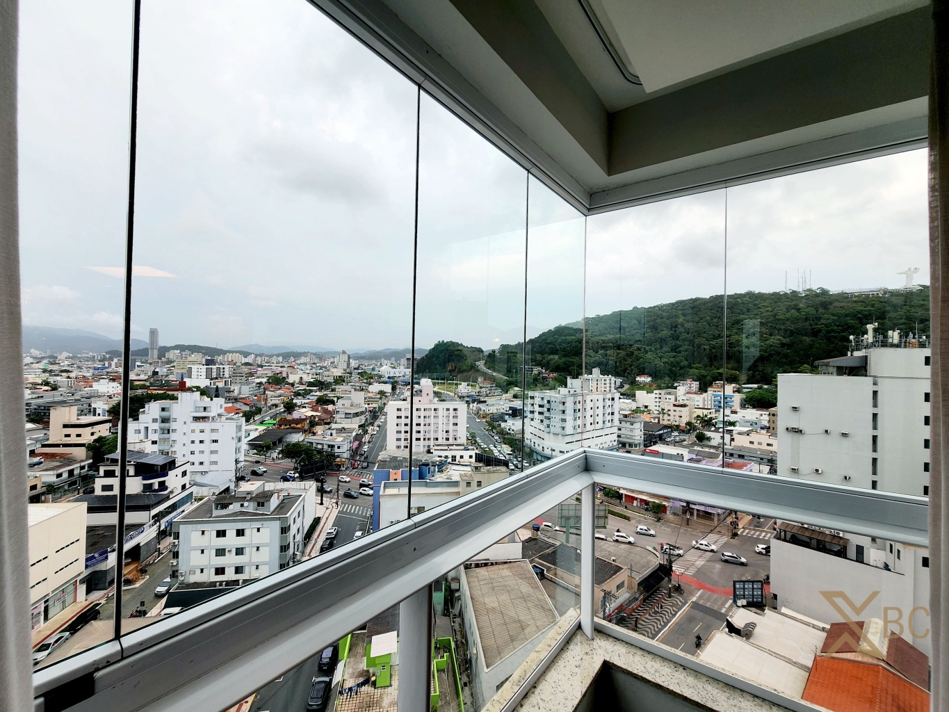 Opera Plaza - Apartamento mobiliado à venda no Centro de Balneário Camboriú
