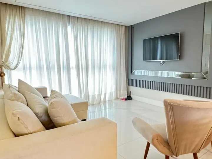 Phoenix Tower - Apartamento com 3 Suítes a 200 Metros da Praia no Centro de Balneário Camboriú