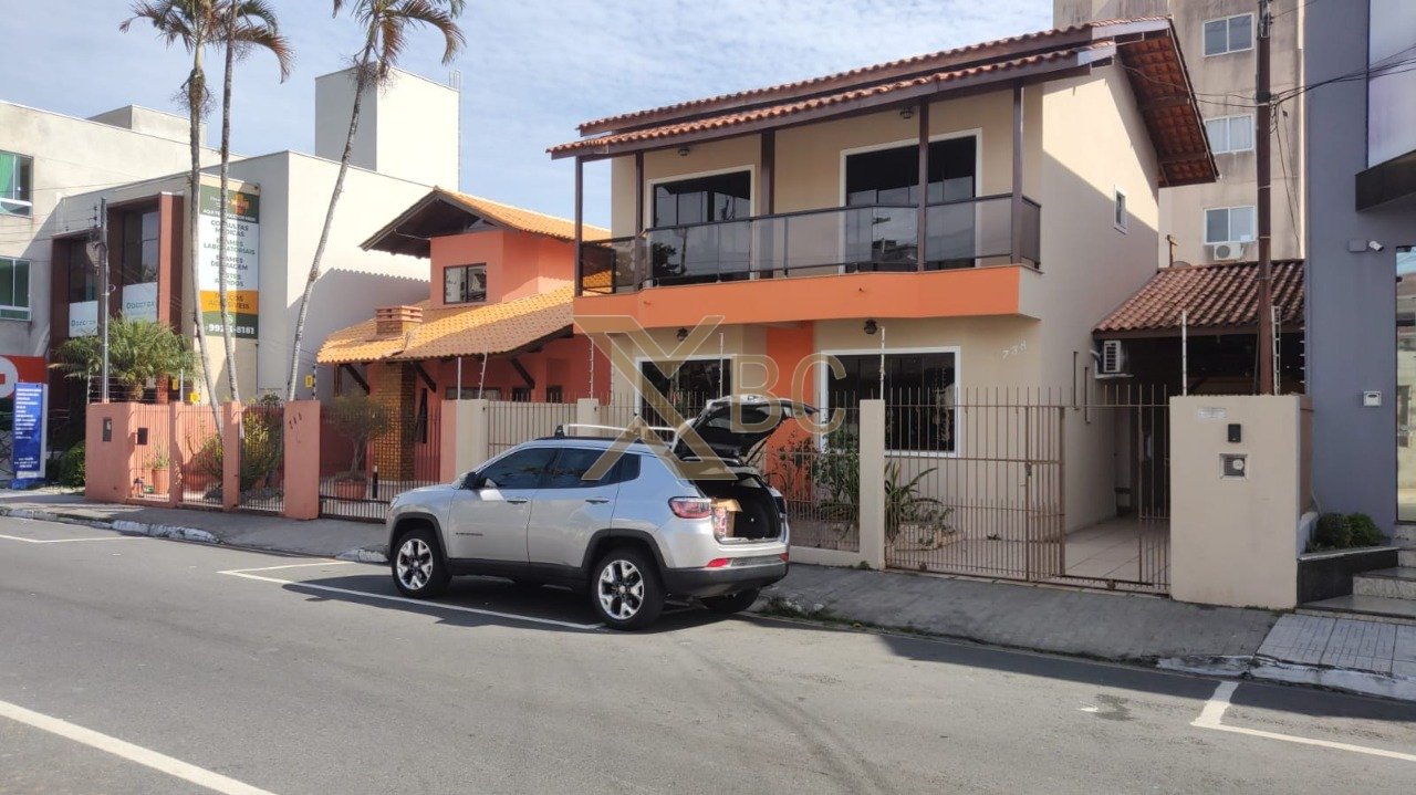 Casa à Venda no Centro de Balneário Camboriú