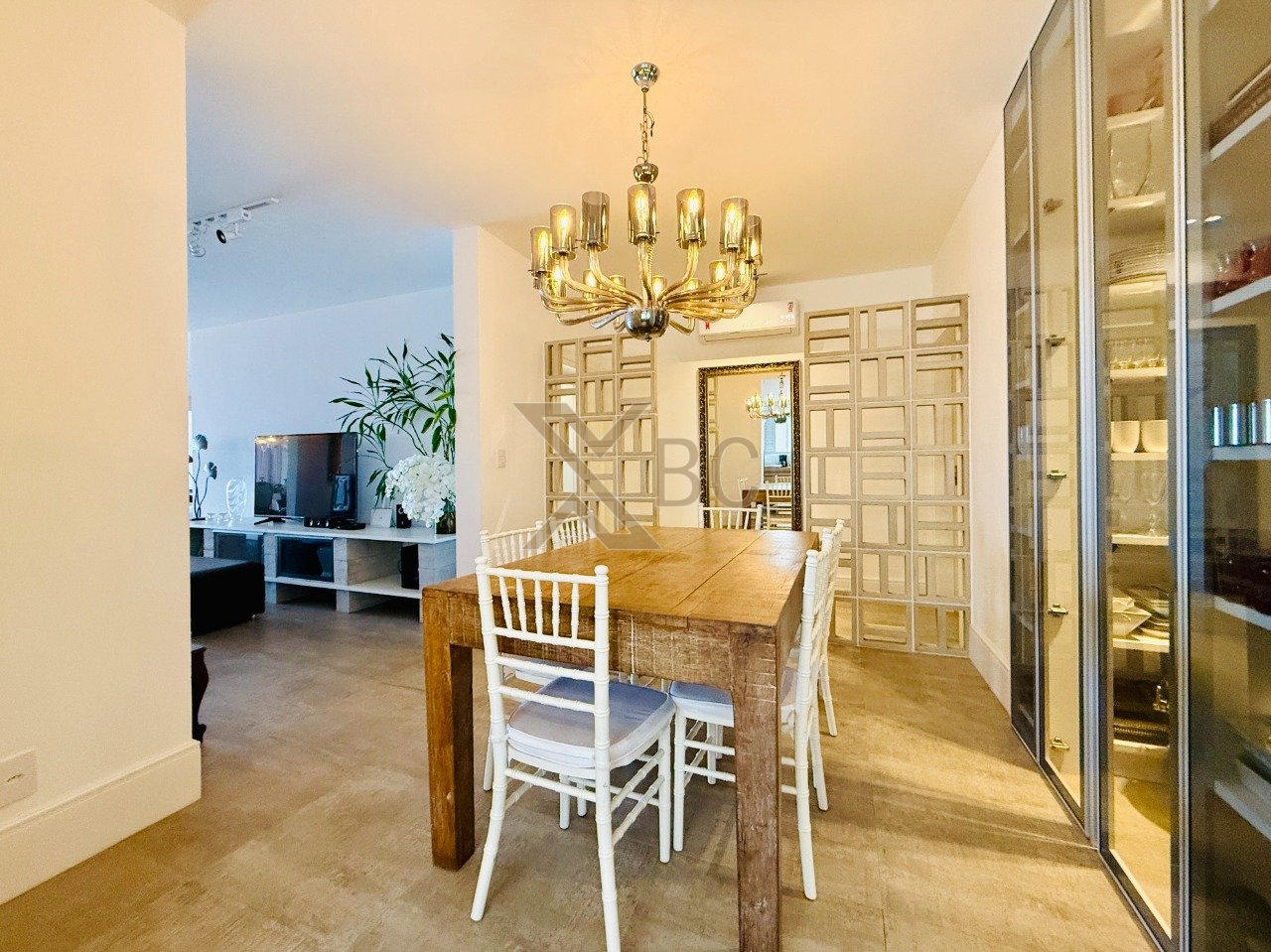 Apartamento à venda 3 suítes no Centro