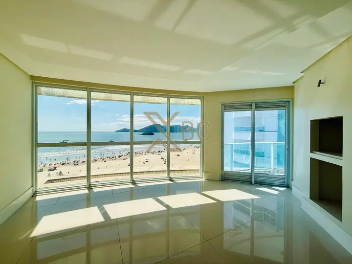 Apartamento Frente Mar no Edifício Seas Palace em Balneário Camboriú