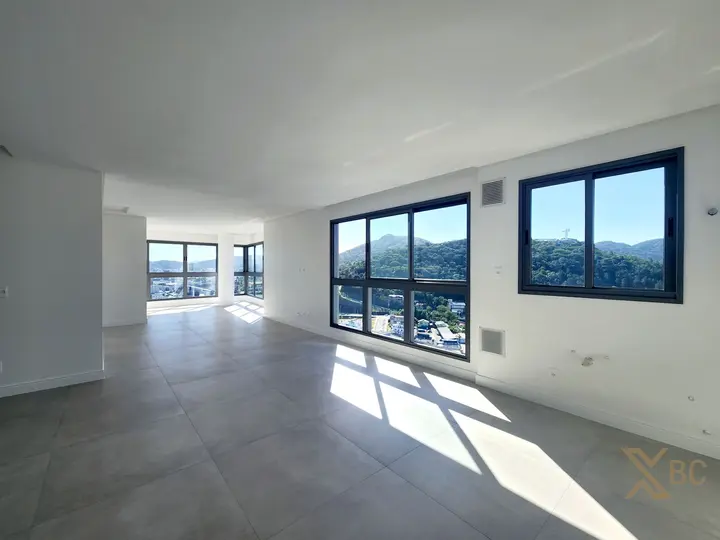 Home Square Residence - Apartamento com 4 Dormitórios à Venda no Centro de Balneário Camboriú