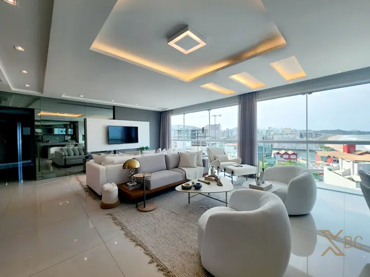 Apartamento frente mar à venda, mobiliado com 04 suítes e 03 vagas de garagem na Praia Brava/ Itajaí.