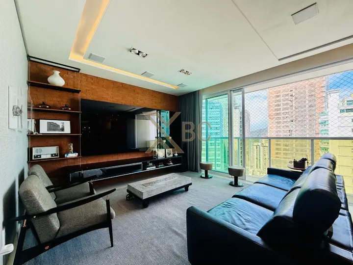 Excelente Apartamento no Edifício Ville Del Acqua no Centro de Balneário Camboriú