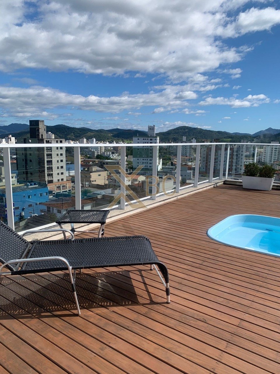 Edifício Alpha Uno - Apartamento com 3 suítes no Centro de Camboriú