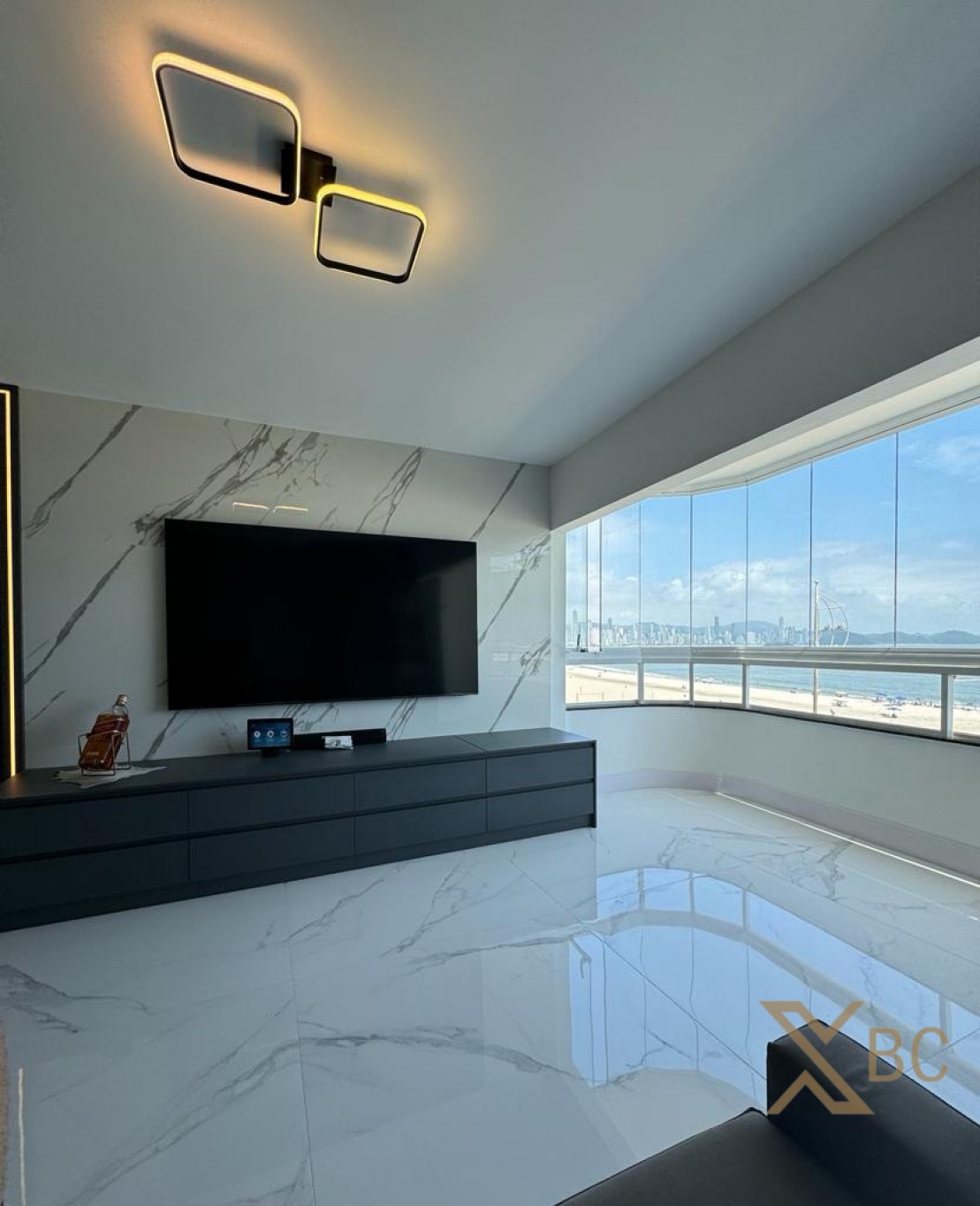 Edifício Lady - Apartamento Frente Mar à Venda no Centro de Balneário Camboriú