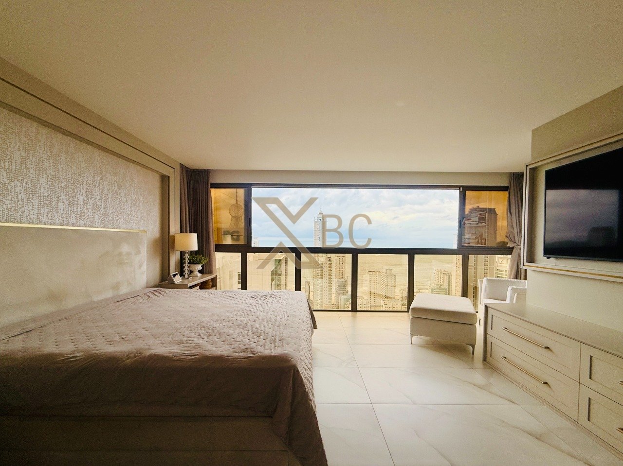 Apartamento Duplex de Alto Padrão à Venda no Ocean Breeze - Centro de Balneário Camboriú/SC