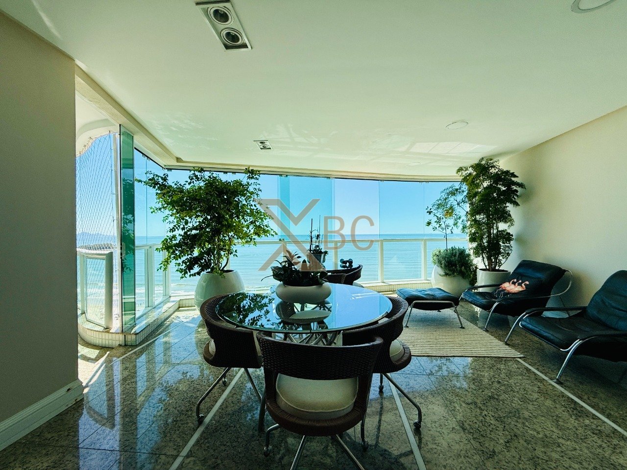 Edifício Saint Antoine - Apartamento de luxo com 4 suítes e 4 vagas no Centro de Balneário Camboriú