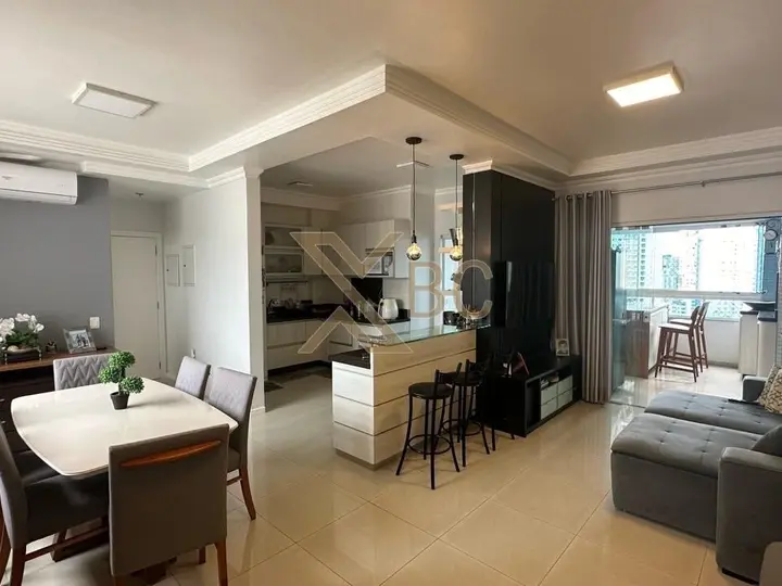 Apartamento no Edifíco Bouganville no Centro de Balneário Camboriú