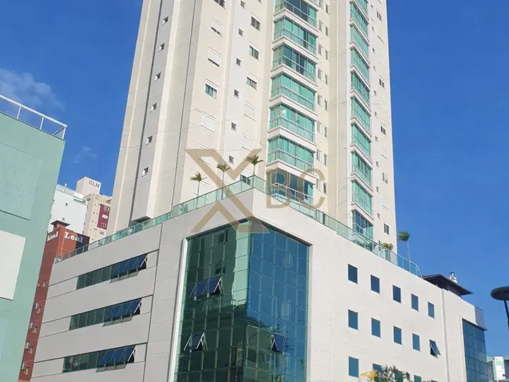 Cobertura duplex à venda 4 suítes no Centro