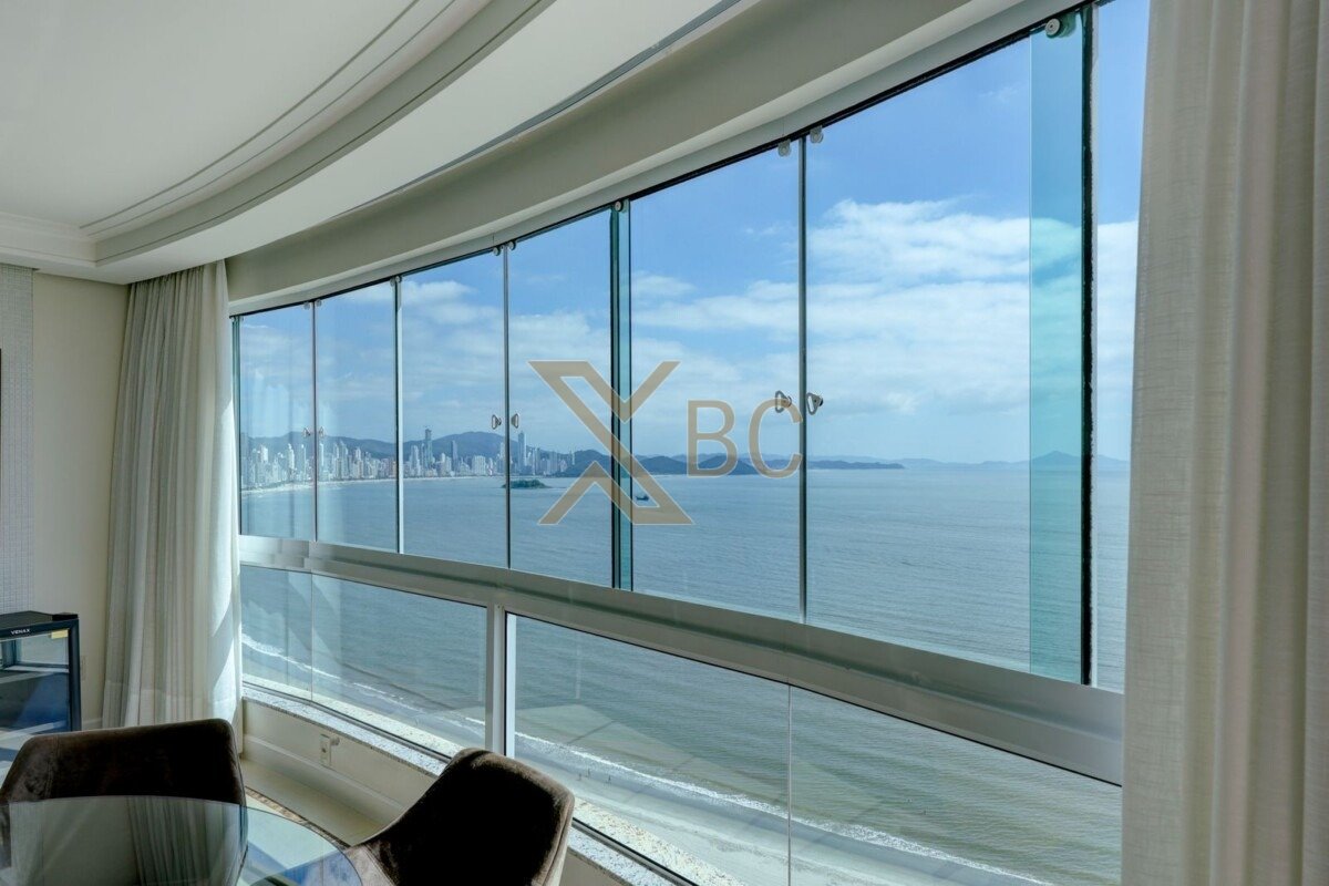 Edifício Beverly Hills - Apartamento frente mar com 3 suítes em Balneário Camboriú