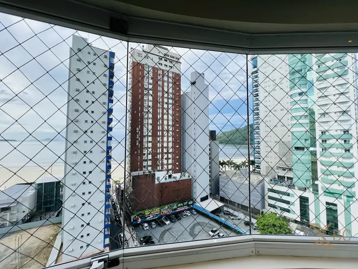 Mendelssohn - Barra Sul | Apartamento quadra mar mobiliado com 3 suítes e 4 vagas em Balneário Camboriú