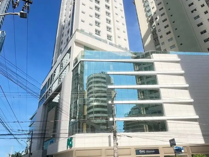 Apartamento com quatro suítes, sendo uma master e três vagas de garagem à venda na Barra Norte em Balneário Camboriú!