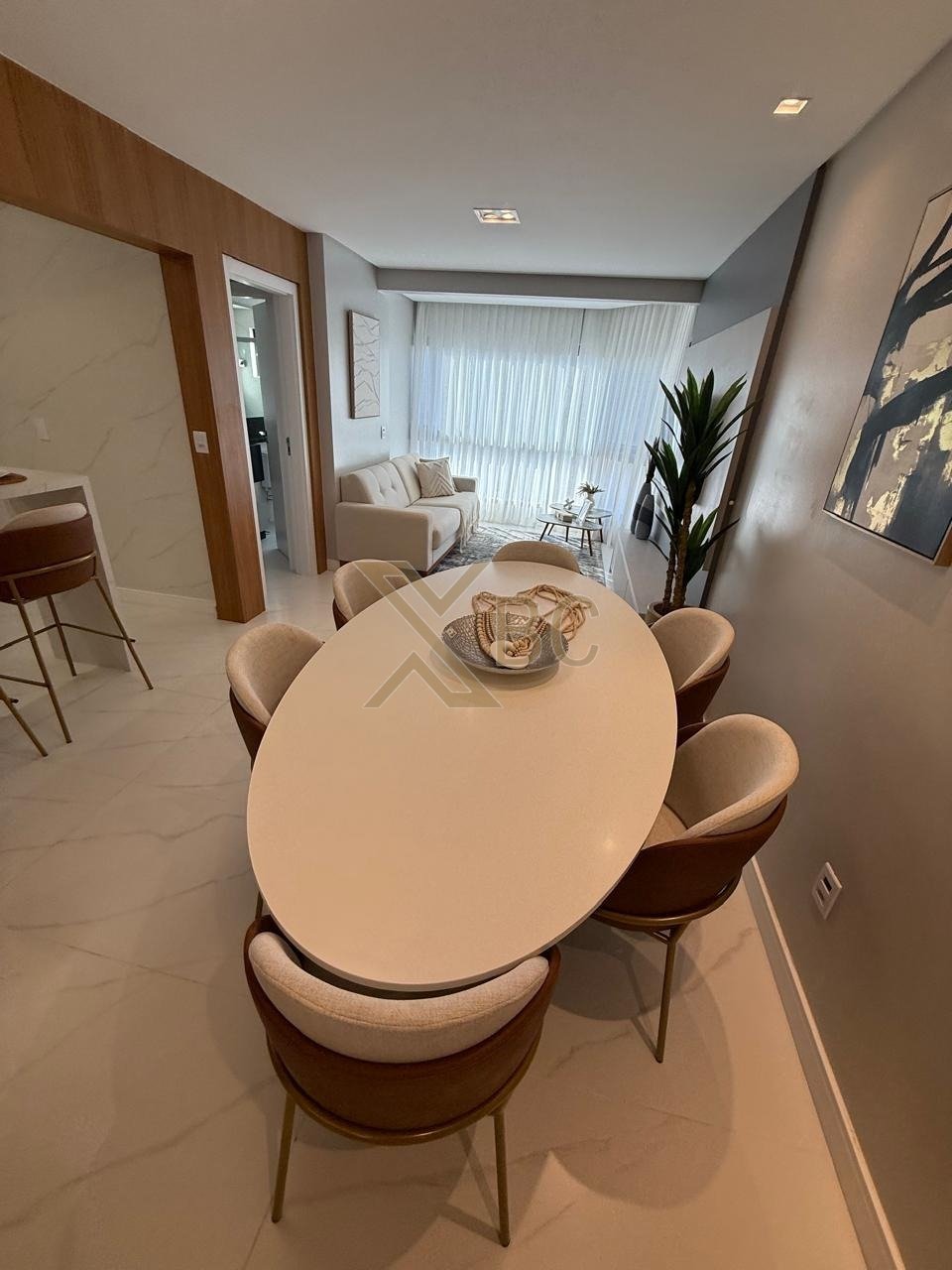Edifício Saint Germain - Apartamento Finamente Mobiliado à Venda no Centro de Balneário Camboriú