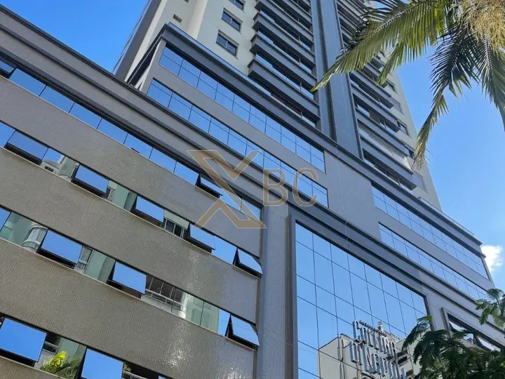 Apartamento de 3 Suítes à Venda no Edifício Colina di Napoli - Centro de Balneário Camboriú