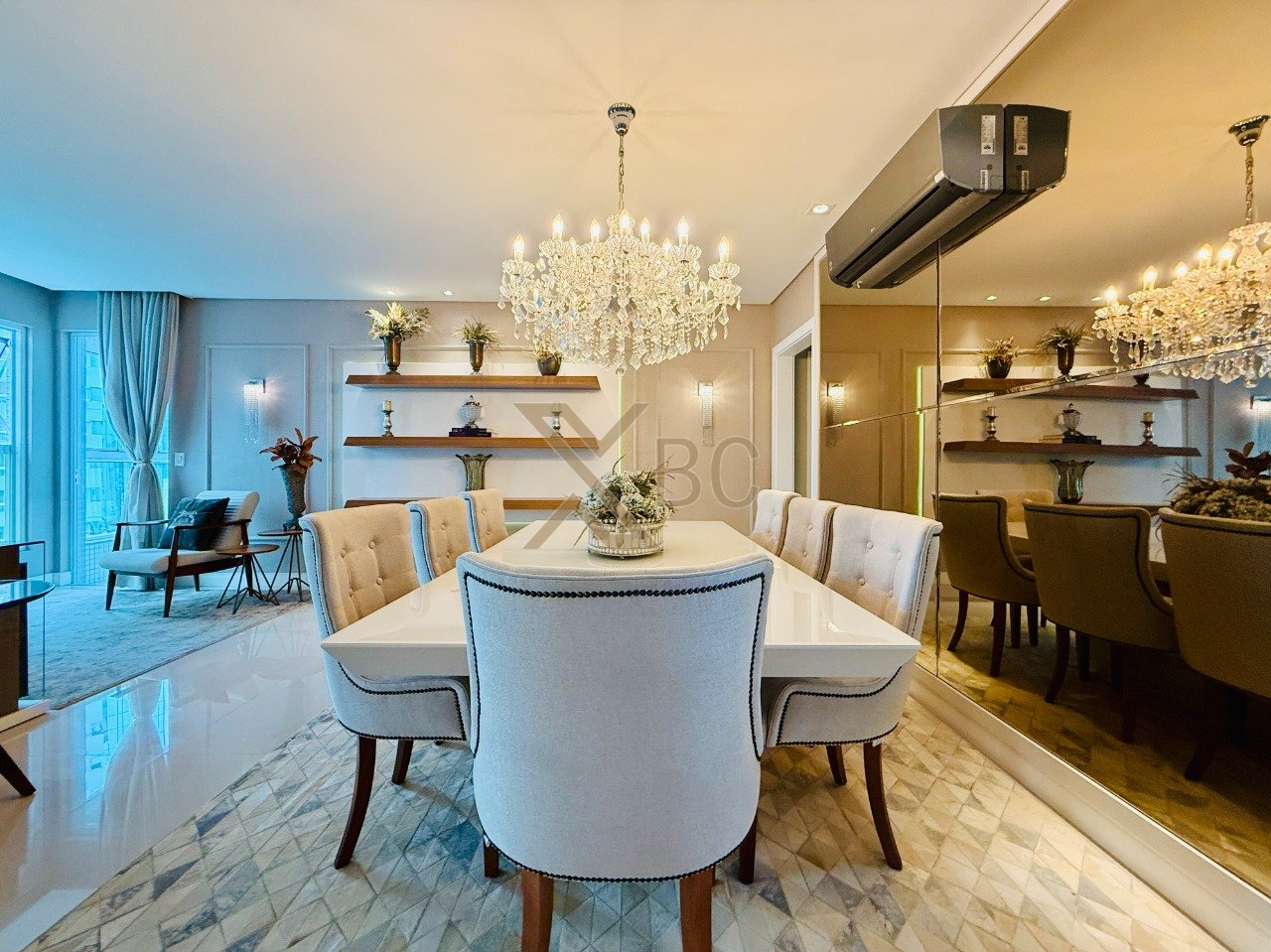 Excelente Apartamento à Venda no Edifício Four Seasons | Centro de Balneário Camboriú