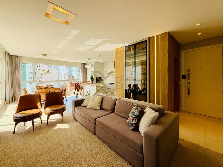 Excelente Apartamento no Edifício Barcelona Garden no Centro de Balneário Camboriú