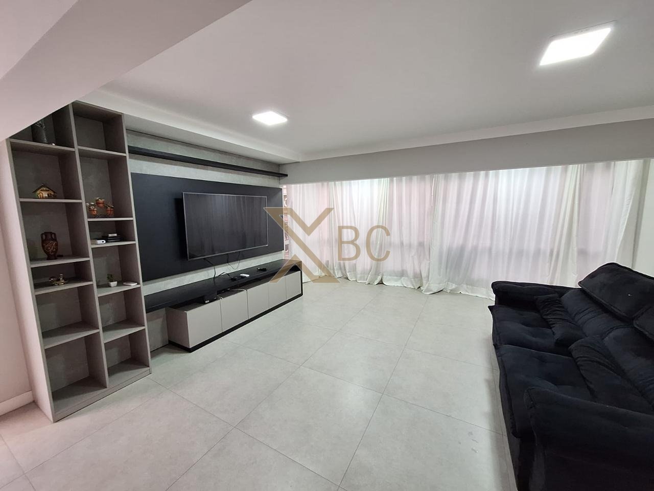 Apartamento quadra mar à venda no Edifício Georgia - Barra Sul, Balneário Camboriú