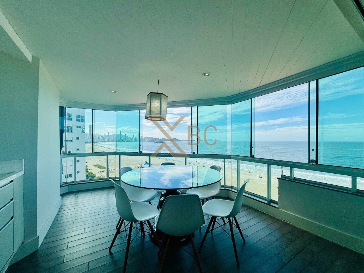 Edifício Cidade Firenze - Apartamento com 3 suítes + dependência na Avenida Atlântica em Balneário Camboriú