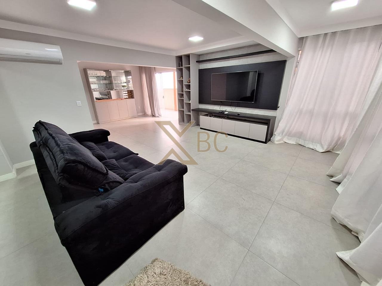 Apartamento quadra mar à venda no Edifício Georgia - Barra Sul, Balneário Camboriú