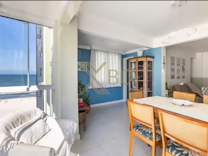 Edifício Itajaçú, frente mar - Apartamento lateral com 2 dormitórios no Centro de Balneário Camboriú